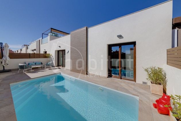 Foto 1 de Casa adossada en venda a Montesinos (Los) de 3 habitacions amb piscina i aire acondicionat
