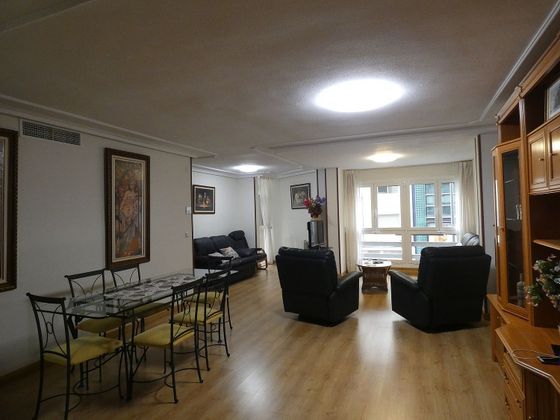 Foto 1 de Piso en venta en Ensanche - Diputación de 3 habitaciones con garaje y balcón
