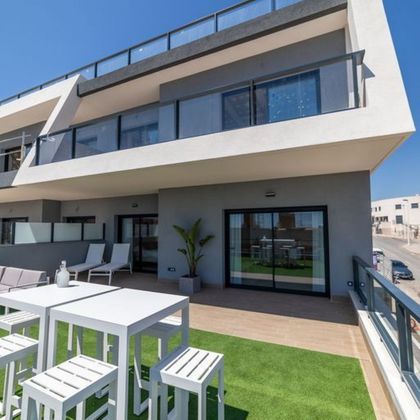 Foto 1 de Venta de piso en calle Gran Alacant de 3 habitaciones con terraza y piscina