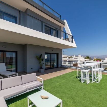 Foto 2 de Pis en venda a calle Gran Alacant de 3 habitacions amb terrassa i piscina