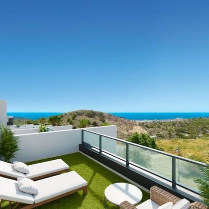 Foto 1 de Piso en venta en Cala de Finestrat de 3 habitaciones con terraza y piscina