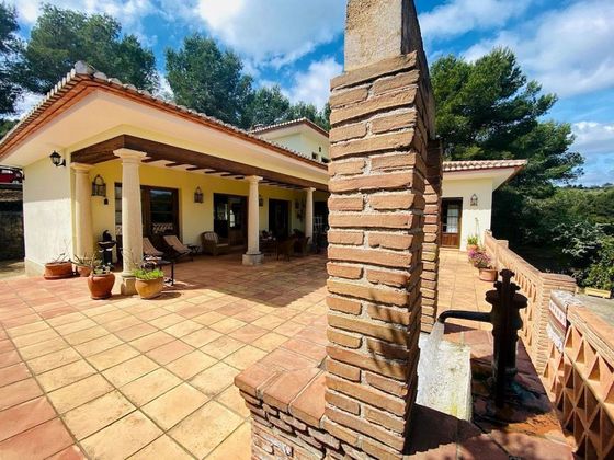 Foto 2 de Casa rural en venta en Partides comunes - Adsubia de 5 habitaciones con terraza y piscina