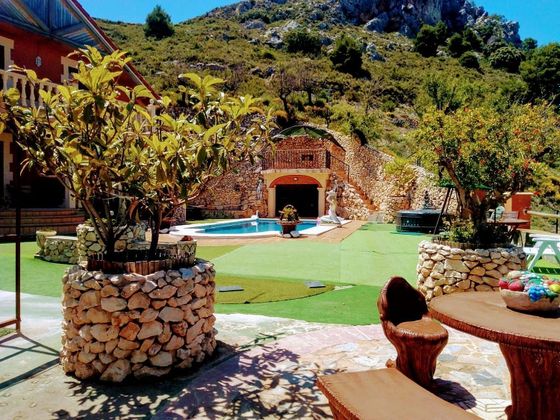 Foto 1 de Casa rural en venda a Confrides de 5 habitacions amb terrassa i piscina