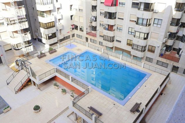 Foto 1 de Piso en alquiler en Ensanche - Diputación de 3 habitaciones con piscina y calefacción
