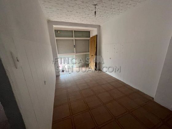 Foto 1 de Piso en venta en calle Virgen de la Soledad de 3 habitaciones y 69 m²