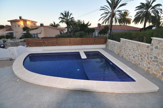 Foto 1 de Xalet en venda a Bernabéu - Santa Pola Este de 4 habitacions amb terrassa i piscina