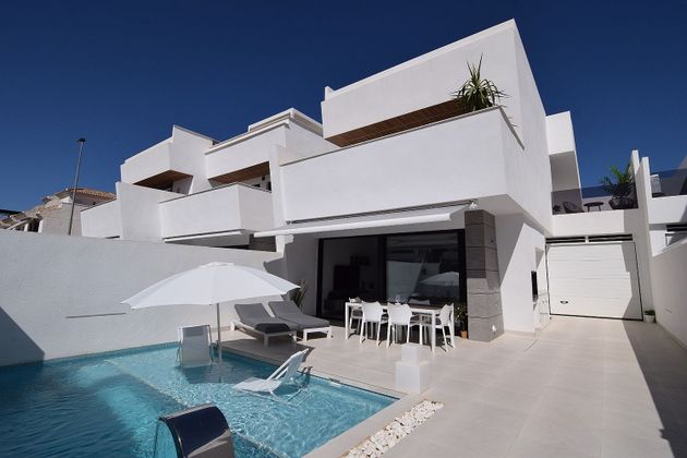 Foto 2 de Casa adossada en venda a calle Sta Eulalia de 3 habitacions amb terrassa i piscina