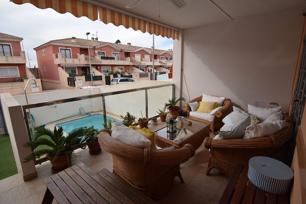 Foto 1 de Casa en venda a calle Helsinki de 3 habitacions amb terrassa i piscina