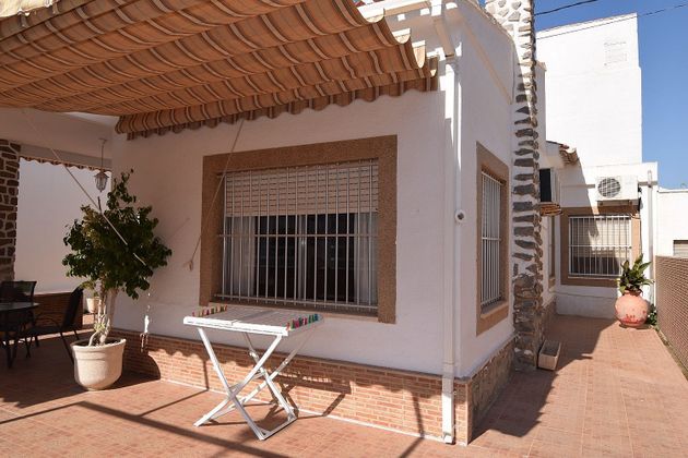 Foto 1 de Casa adossada en venda a calle Pedro Sanchez de 3 habitacions amb terrassa i aire acondicionat