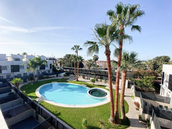 Foto 1 de Casa en venda a calle Atila de 3 habitacions amb terrassa i piscina