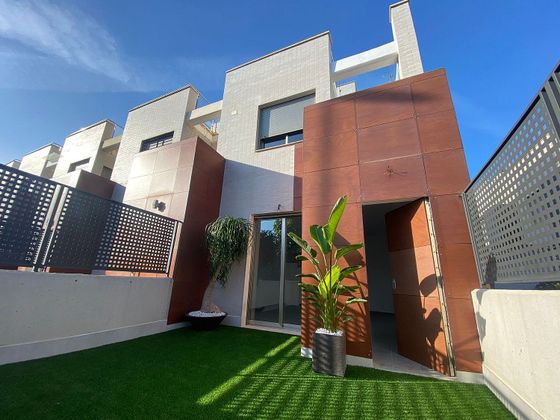 Foto 2 de Casa en venda a calle Atila de 3 habitacions amb terrassa i piscina
