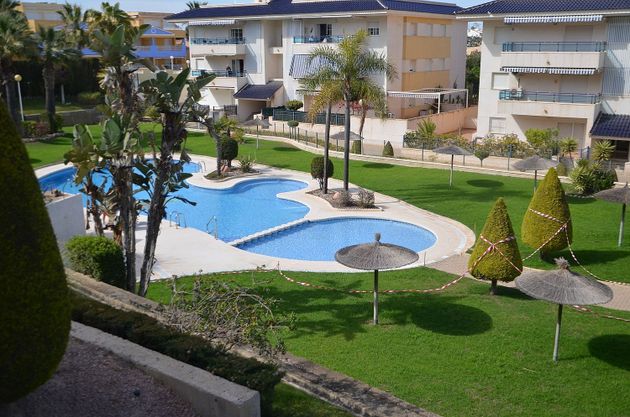 Foto 1 de Venta de piso en calle Río Llobregat de 3 habitaciones con terraza y piscina