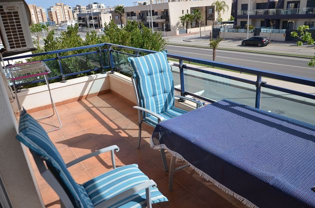 Foto 2 de Venta de piso en calle Río Llobregat de 3 habitaciones con terraza y piscina