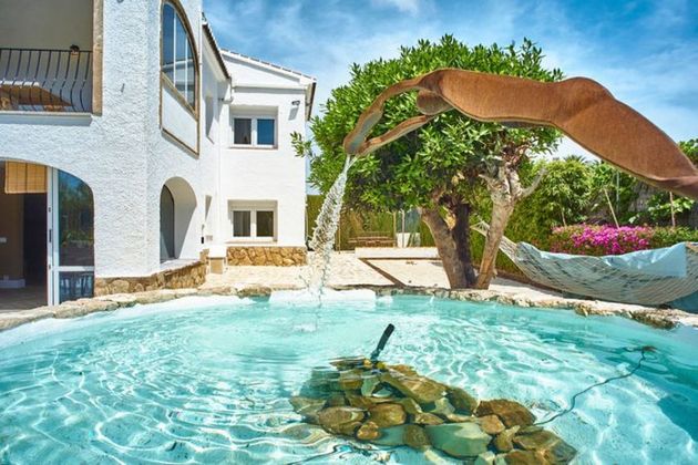 Foto 2 de Casa adossada en venda a Partides comunes - Adsubia de 11 habitacions amb terrassa i piscina