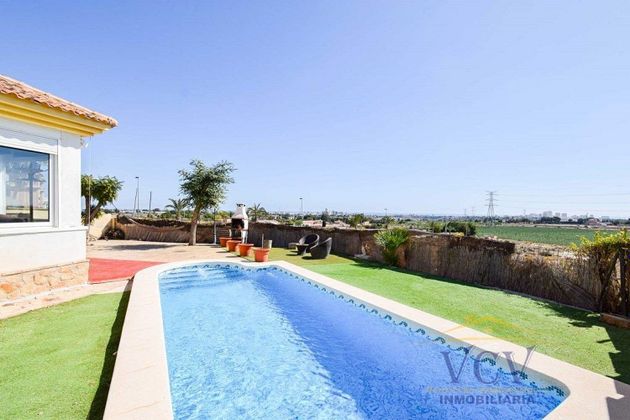 Foto 1 de Xalet en venda a Bonalba-Cotoveta de 3 habitacions amb terrassa i piscina