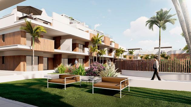 Foto 2 de Pis en venda a calle Pilar de la Horadada de 3 habitacions amb terrassa i piscina