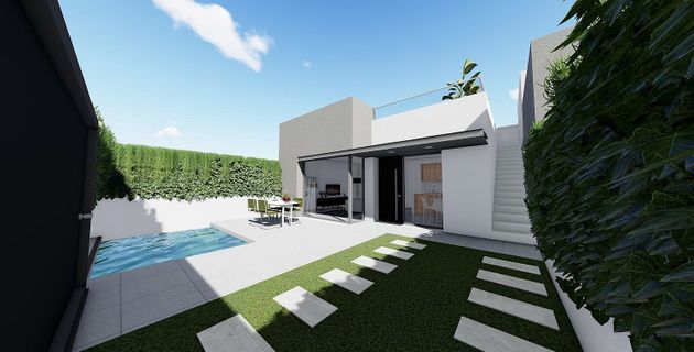 Foto 2 de Xalet en venda a calle Almeria de 2 habitacions amb piscina i jardí