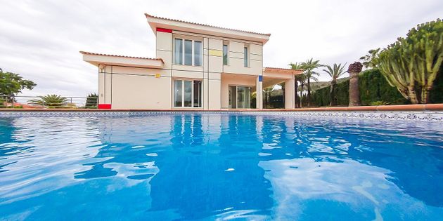 Foto 1 de Xalet en venda a calle Centauro de 6 habitacions amb terrassa i piscina