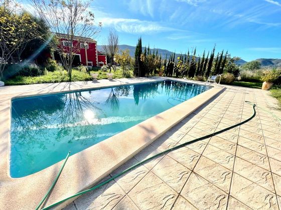 Foto 1 de Chalet en venta en El Fondo de les Neus-El Hondon de las Nieves de 3 habitaciones con terraza y piscina