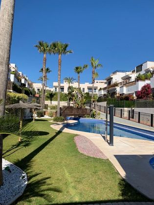 Foto 1 de Alquiler de piso en Torrelamata - La Mata de 2 habitaciones con terraza y piscina