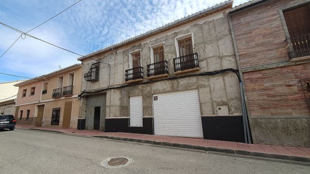 Foto 1 de Casa adossada en venda a Algueña de 3 habitacions amb jardí