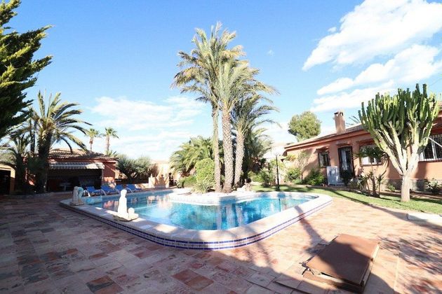 Foto 2 de Chalet en venta en La Siesta - El Salado - Torreta de 5 habitaciones con terraza y piscina