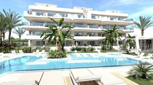 Foto 2 de Venta de piso en Cabo Roig - La Zenia de 2 habitaciones con terraza y piscina