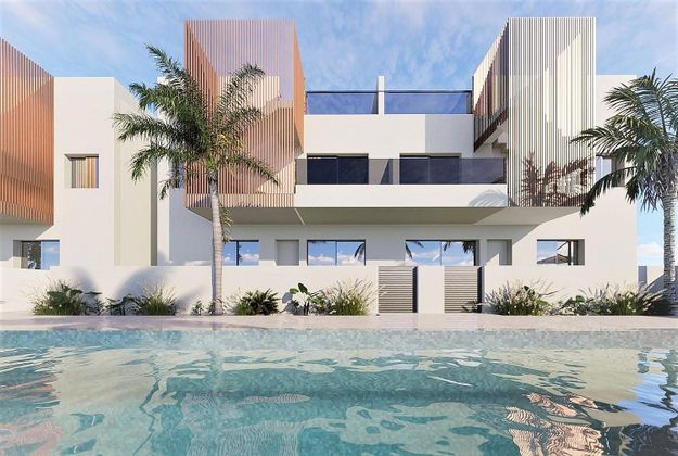 Foto 1 de Casa en venda a Zona Pueblo de 3 habitacions amb terrassa i piscina