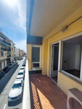 Foto 2 de Venta de piso en Centro - Torrevieja de 4 habitaciones con terraza y aire acondicionado
