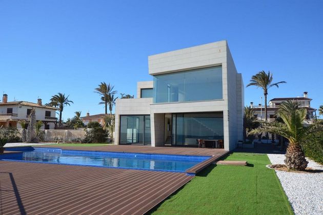 Foto 1 de Xalet en venda a Cabo Roig - La Zenia de 6 habitacions amb terrassa i piscina