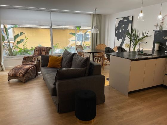 Foto 2 de Venta de estudio en Centro - Alicante con muebles y aire acondicionado