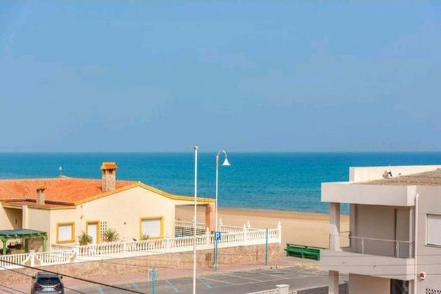 Foto 2 de Àtic en venda a Guardamar Playa de 3 habitacions amb garatge i balcó