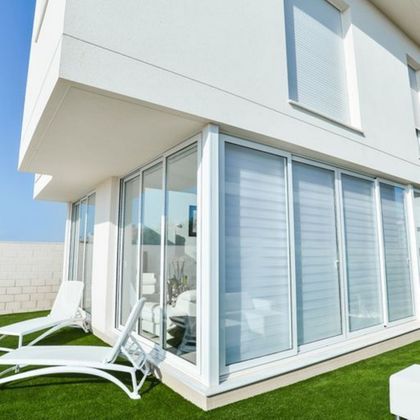 Foto 2 de Casa en venta en Gran Alacant de 3 habitaciones con piscina y balcón