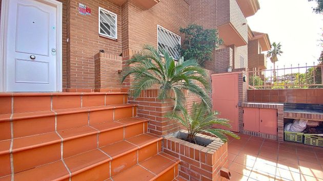 Foto 2 de Casa adossada en venda a Ciudad Jardín de 4 habitacions amb terrassa i piscina