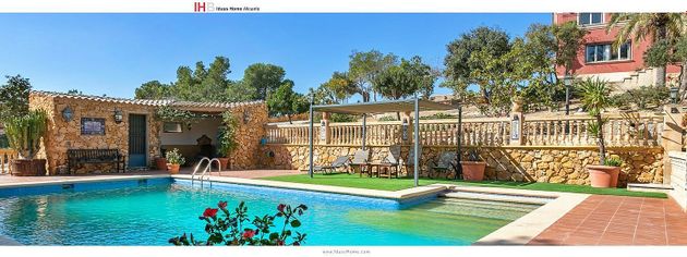Foto 2 de Venta de chalet en Busot de 5 habitaciones con terraza y piscina
