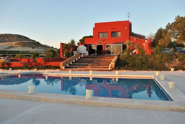 Foto 1 de Venta de chalet en Jacarilla de 4 habitaciones con terraza y piscina