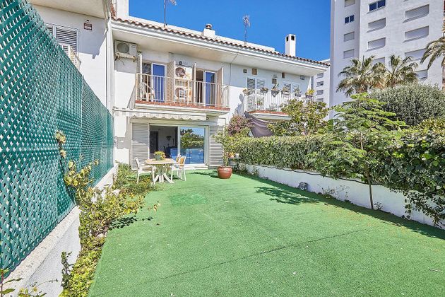 Foto 2 de Casa adosada en venta en Sant Pol de Mar de 5 habitaciones con terraza y garaje