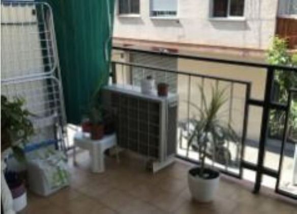 Foto 2 de Piso en venta en Artigas - Llefià de 2 habitaciones con terraza y balcón