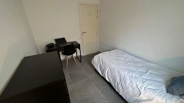 Foto 2 de Piso en alquiler en Sants-Badal de 2 habitaciones con muebles y aire acondicionado