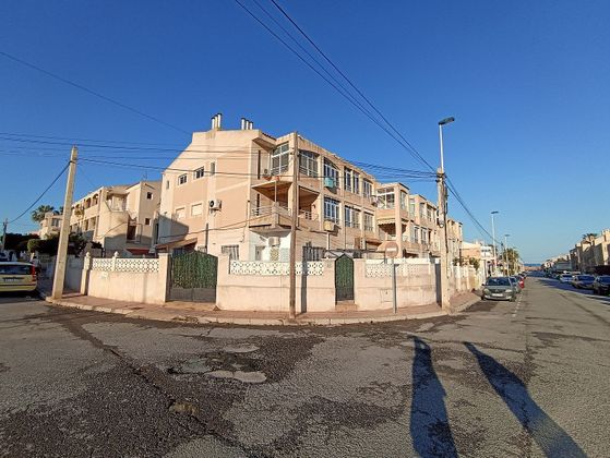 Foto 1 de Casa adosada en venta en calle Gabriela Mistral de 2 habitaciones con terraza y piscina