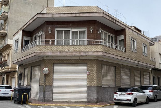 Foto 1 de Casa adossada en venda a Callosa de Segura de 4 habitacions amb terrassa i balcó