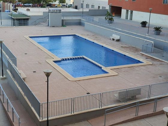 Foto 1 de Venta de piso en Novelda de 3 habitaciones con terraza y piscina