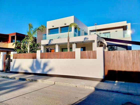 Foto 1 de Xalet en venda a Almoradí de 5 habitacions amb terrassa i piscina
