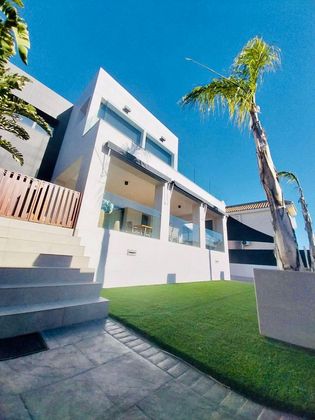 Foto 2 de Xalet en venda a Almoradí de 5 habitacions amb terrassa i piscina