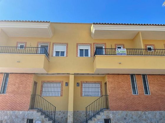 Foto 2 de Venta de casa adosada en calle Chica de 3 habitaciones con terraza y balcón