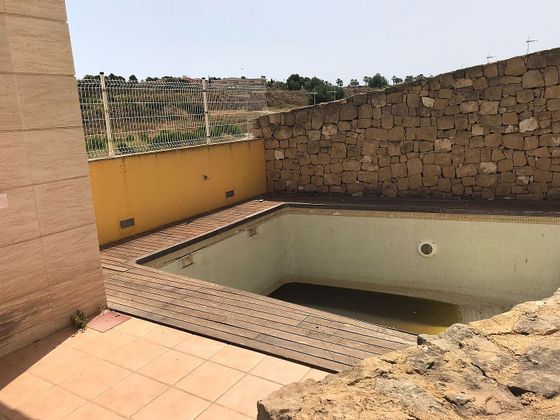Foto 2 de Casa en venta en calle Orihuela de 3 habitaciones con terraza y piscina