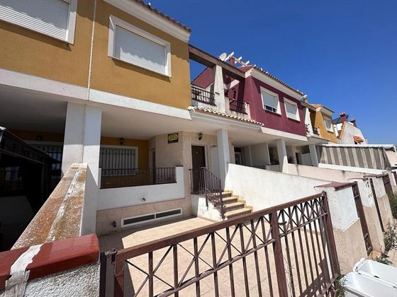 Foto 1 de Casa adossada en venda a calle Maestra Julia Pachon de 3 habitacions amb terrassa i piscina