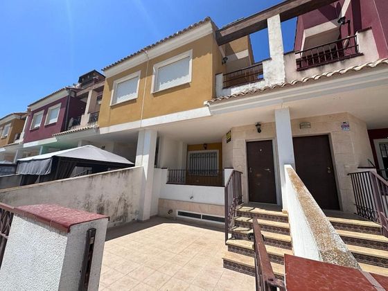 Foto 2 de Casa adosada en venta en calle Maestra Julia Pachon de 3 habitaciones con terraza y piscina
