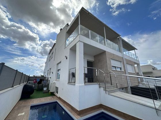 Foto 1 de Casa adosada en venta en calle Maestro Serrano de 3 habitaciones con terraza y piscina