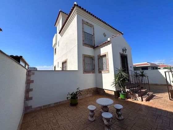 Foto 1 de Xalet en venda a calle Oscar Espla de 3 habitacions amb terrassa i piscina